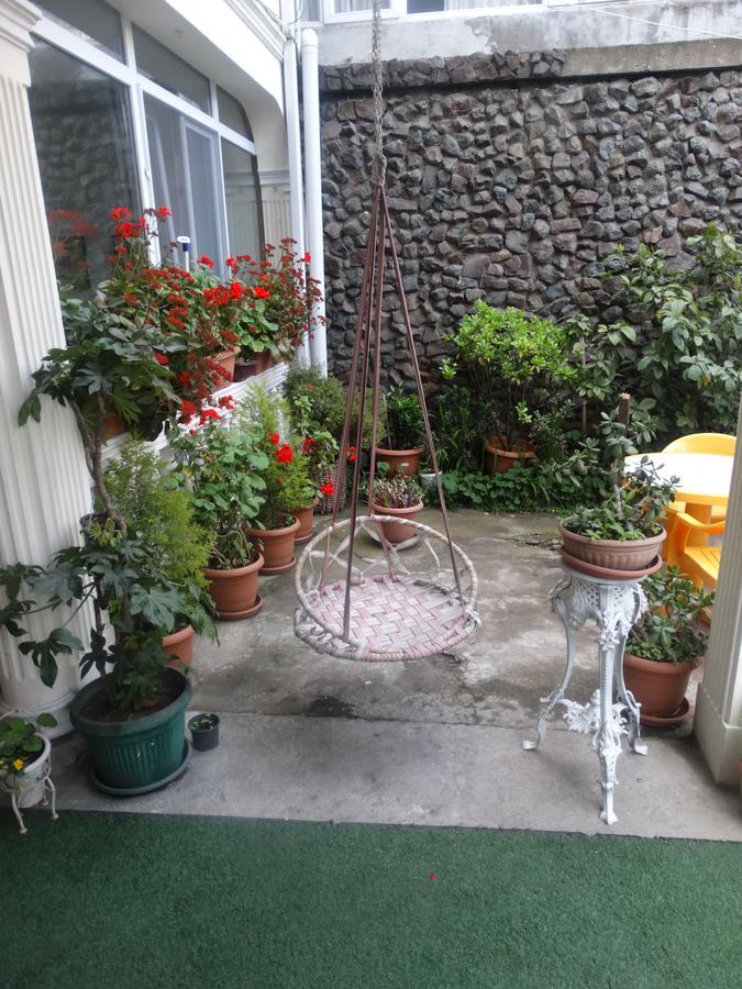 Gulnasi'S Guesthouse Batumi Exterior photo