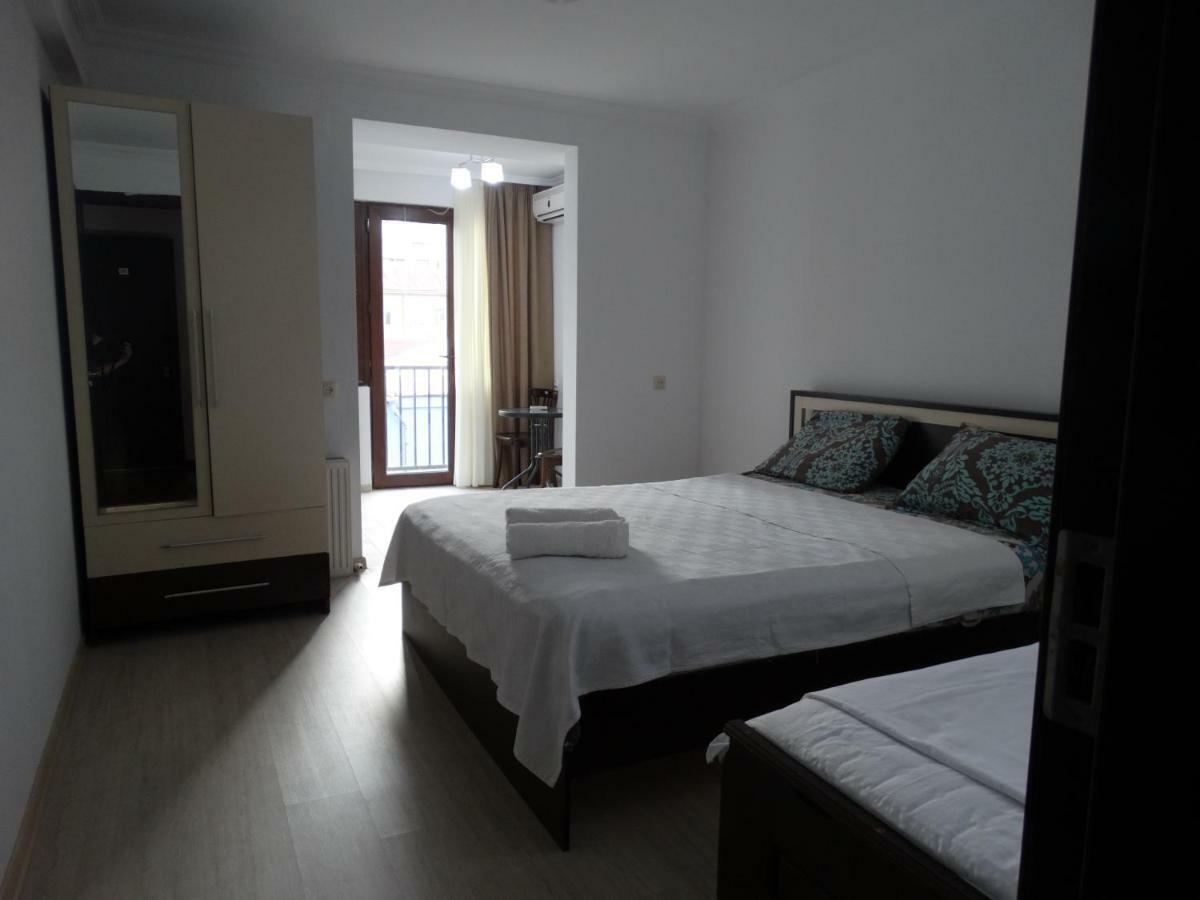 Gulnasi'S Guesthouse Batumi Exterior photo